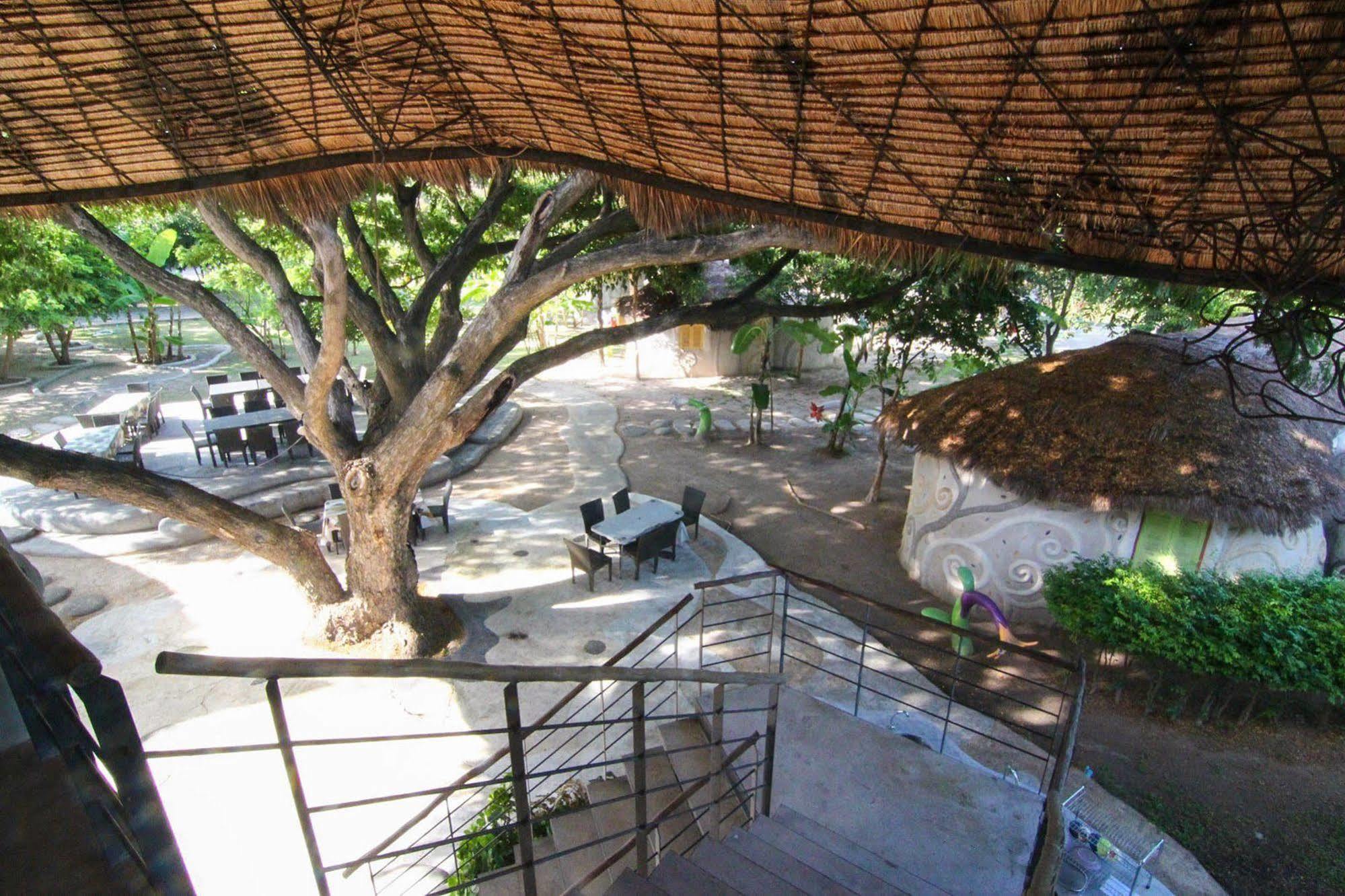 Naidee Sculptured Huts Hotel Hua Hin Exterior foto