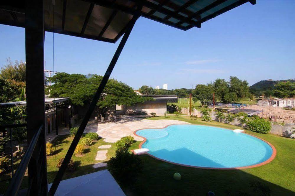 Naidee Sculptured Huts Hotel Hua Hin Exterior foto
