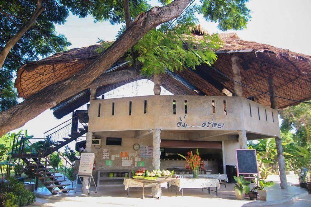 Naidee Sculptured Huts Hotel Hua Hin Exterior foto
