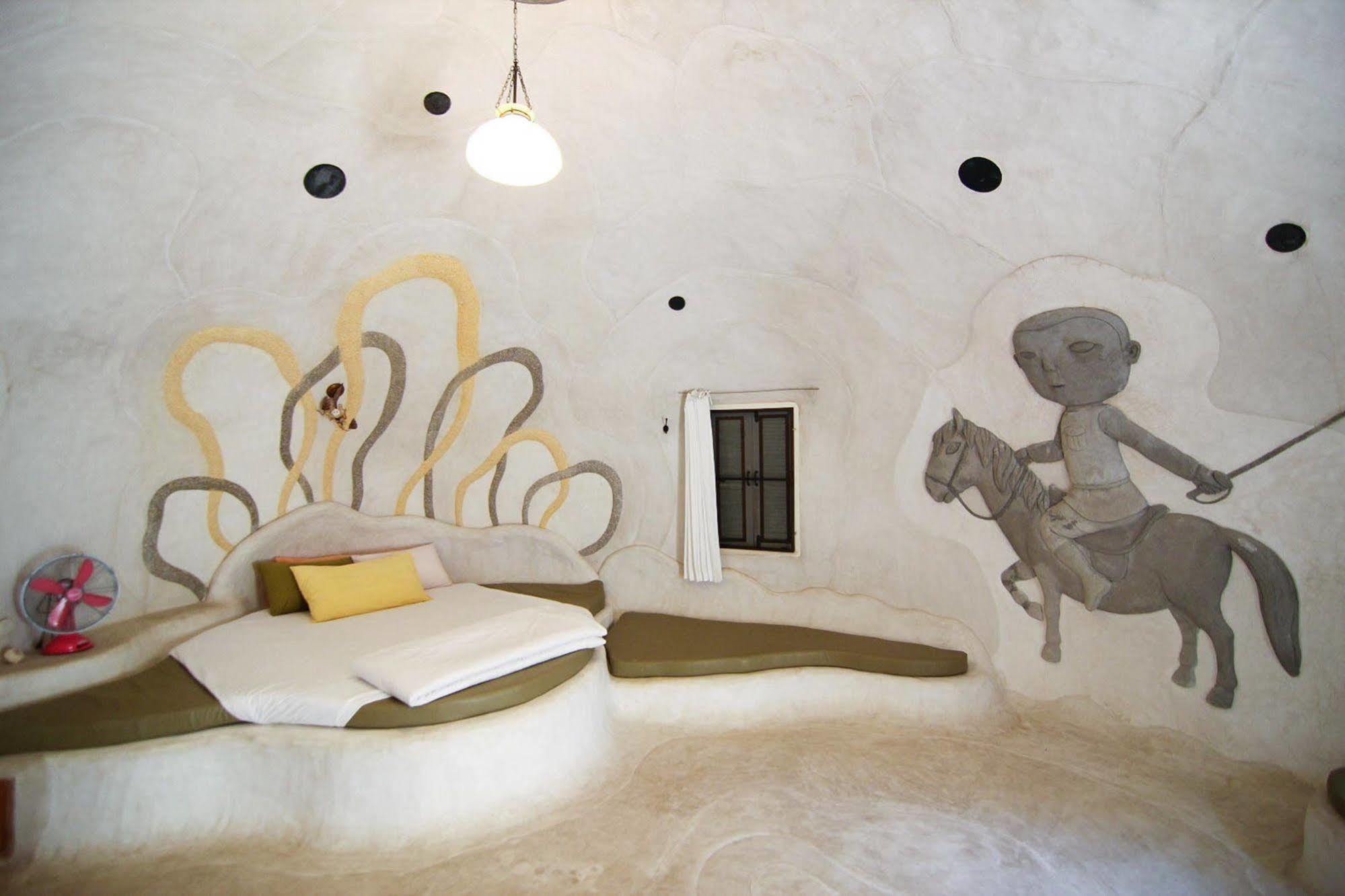Naidee Sculptured Huts Hotel Hua Hin Exterior foto