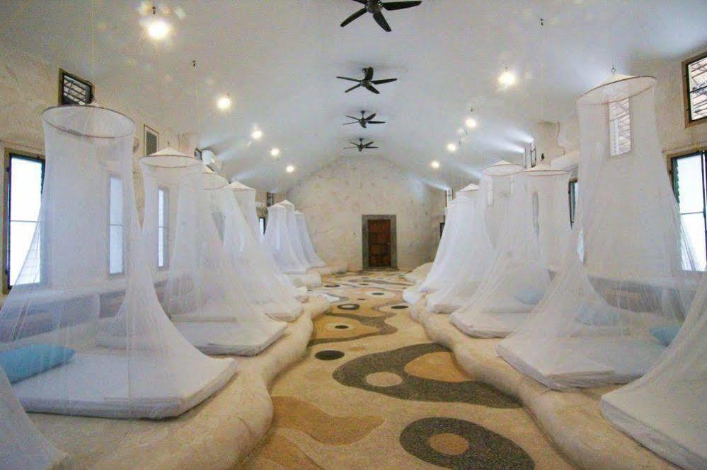 Naidee Sculptured Huts Hotel Hua Hin Exterior foto