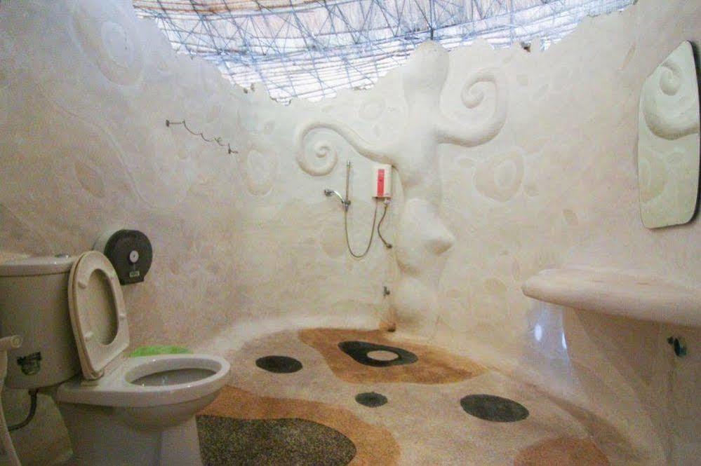 Naidee Sculptured Huts Hotel Hua Hin Exterior foto