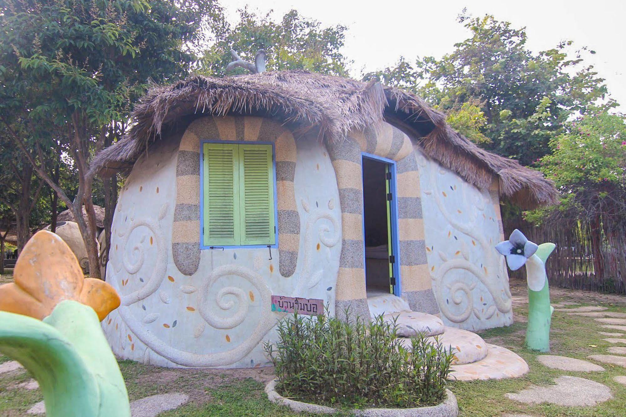 Naidee Sculptured Huts Hotel Hua Hin Exterior foto