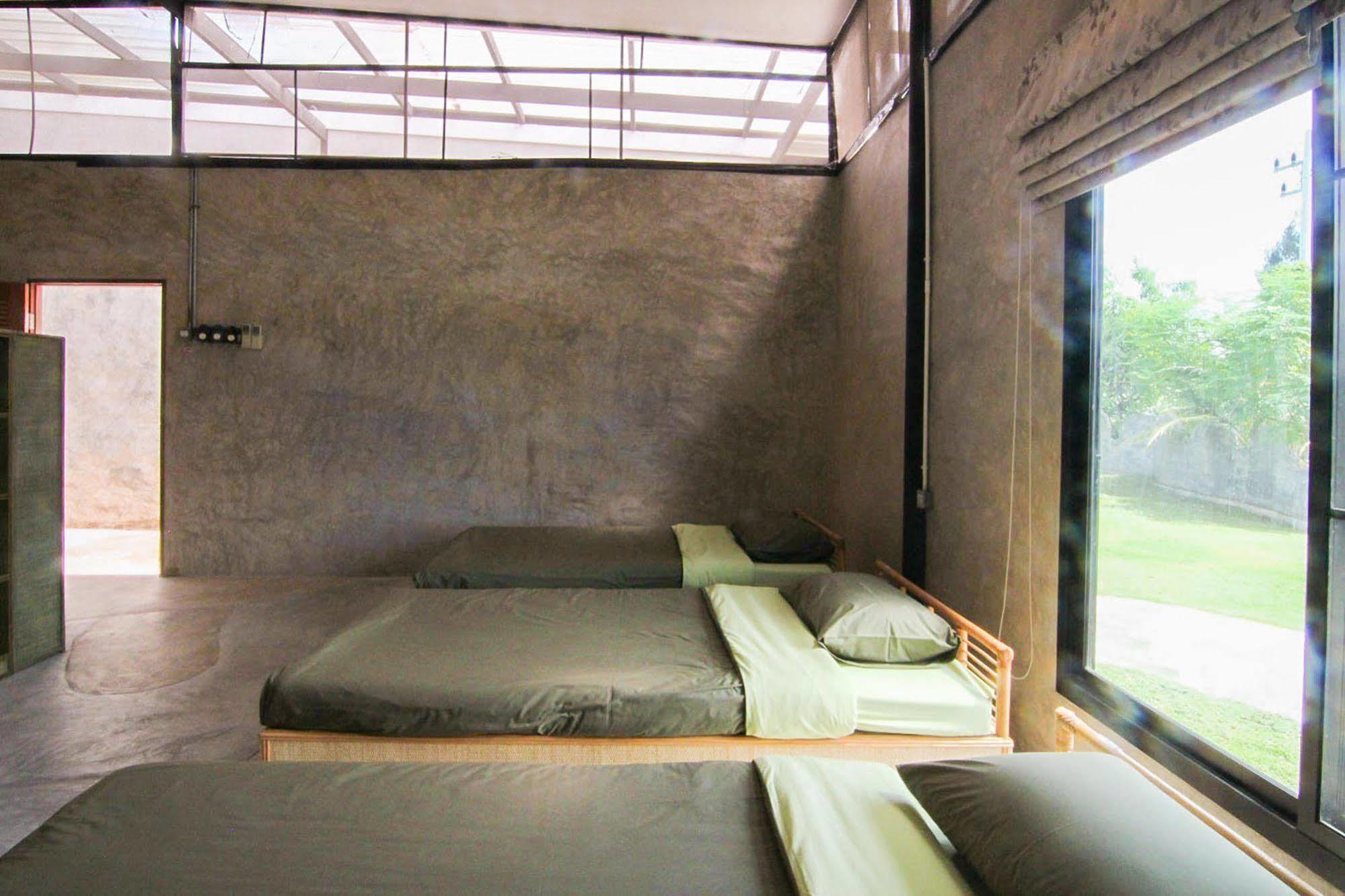 Naidee Sculptured Huts Hotel Hua Hin Exterior foto